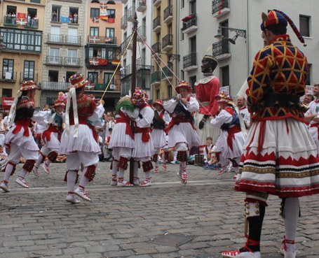 Trokeo-dantzak eta soka-dantza