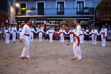 Zahagi-dantza eta dantzaurrea