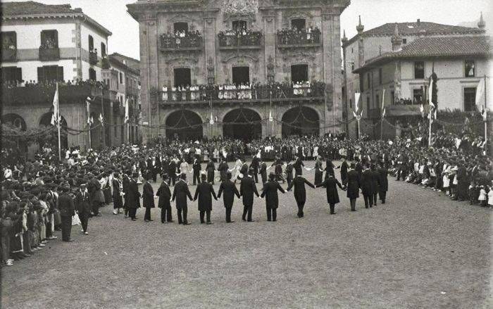 Oñati 1918: 100 urte dantzaz betetako Eusko Ikaskuntzaren I. kongresua ospatu zela