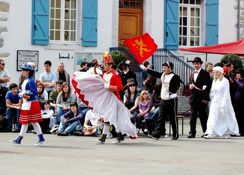 Aurtengo azken maskaradak igande honetan Larrainen