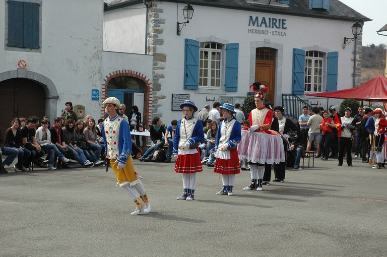 2011ko lehen maskaradak igandean Santa-Grazin 2011ko lehen maskaradak igandean Santa-Grazin