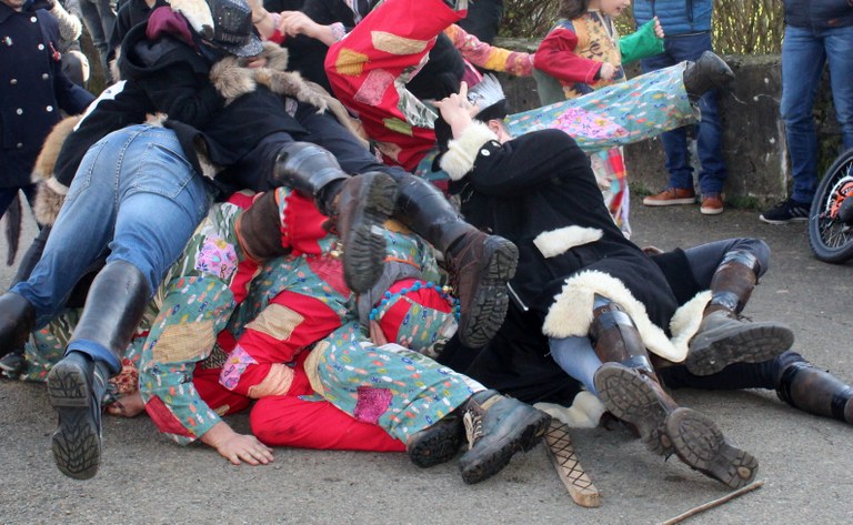 Pagolak lehen aldiz kaleratuko ditu maskaradak