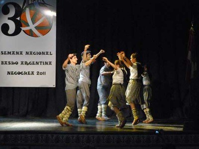 25 euskal dantza talderen emanaldia Necoechean 25 euskal dantza talderen emanaldia Necoechean