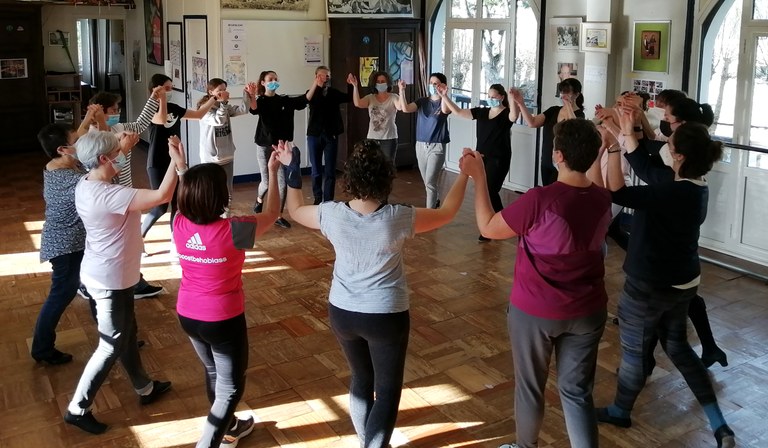 Martxoaren 8a irradakan dantzatuz ospatuko dute Begiraleak taldeko emakumeek