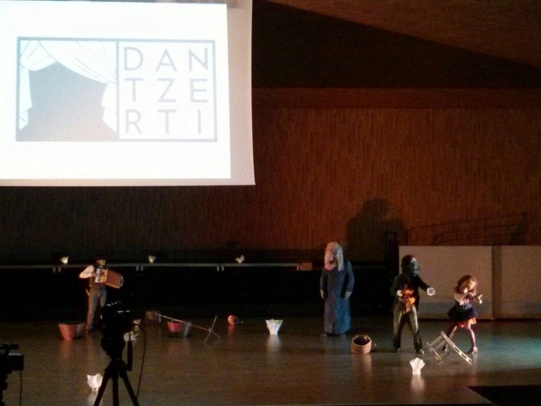 Ireki dira Dantzertiko ikasgelak 