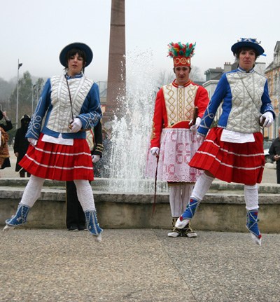 Abiatu dira maskaradak Maulen Abiatu dira maskaradak Maulen