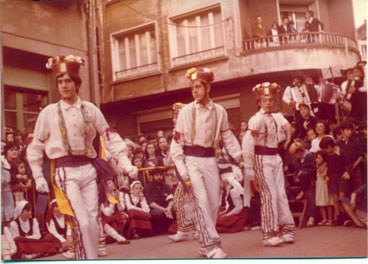 Zein asmo dituzte alderdi politikoek dantzarentzat?