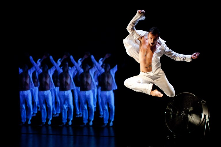 AlhóndigaBilbao NAN dantza ikuskizuna