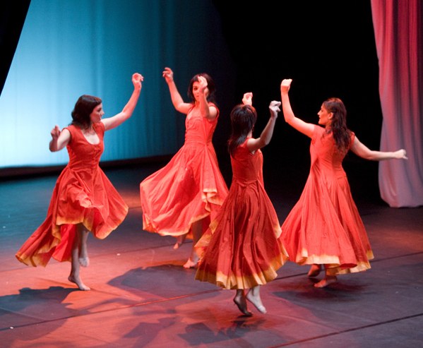 Alurr dantza taldea Ketan musika taldearekin Euskalduna jauregian