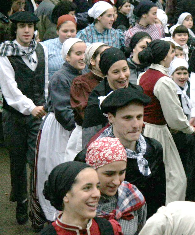 Antzinako folklorea eta gaur egungo ekintzak