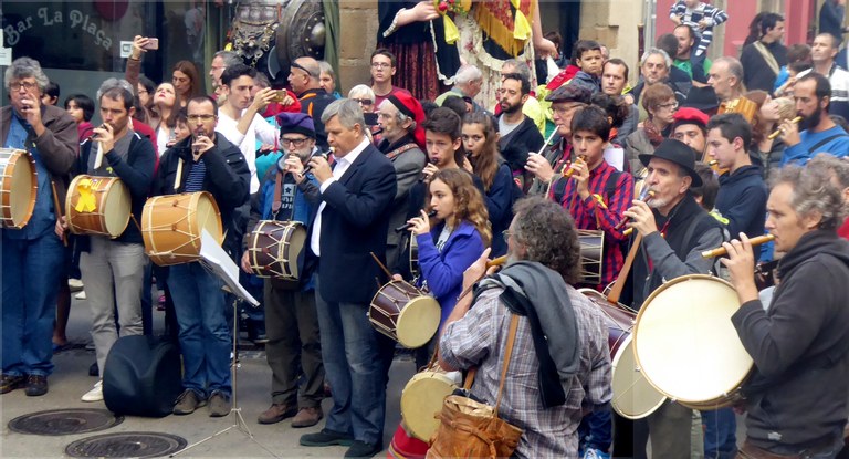 Arabako dantza doinuak joko dituzte aurten Gironako txistularien festan