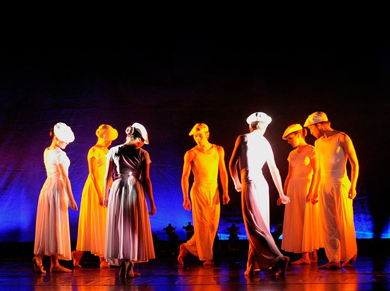 Argentinan emanaldia eskainiko du gaur Aukeran dantza konpainiak Argentinan emanaldia eskainiko du gaur Aukeran dantza konpainiak