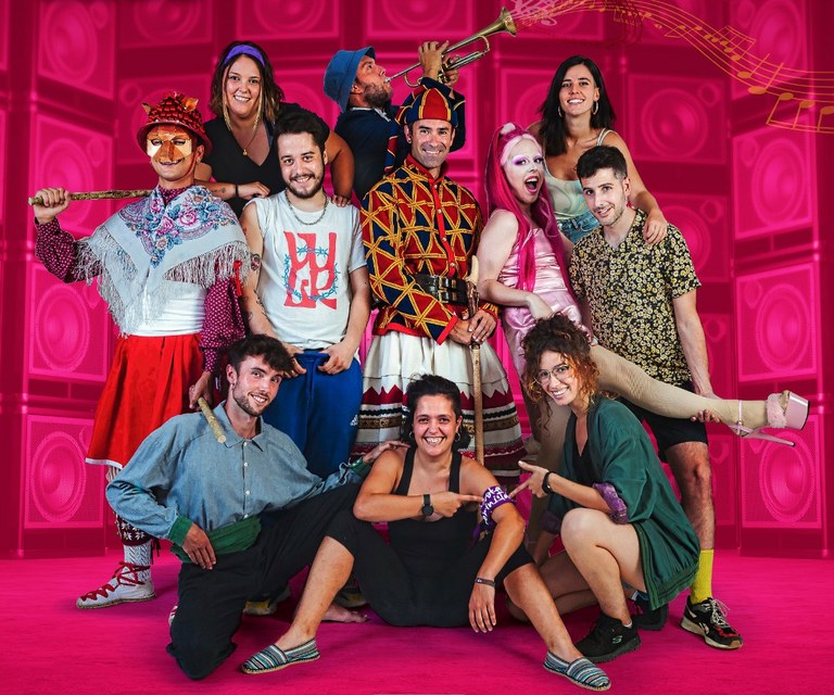 Aritz Ibañez: "Sormenak eragiten duen plazer hori euskararen erabilerarekin lotu nahi du Gureak Egin laborategiak" Aritz Ibañez: "Sormenak eragiten duen plazer hori euskararen erabilerarekin lotu nahi du Gureak Egin laborategiak"