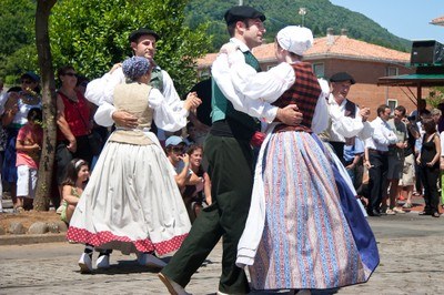 Armendaritze, Luzaide eta Forua: dantza argazki sorta berriak Armendaritze, Luzaide eta Forua: dantza argazki sorta berriak