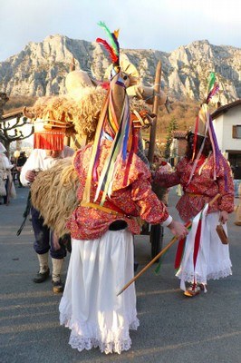 Asparrenen esnatu dira inauteriak berriz