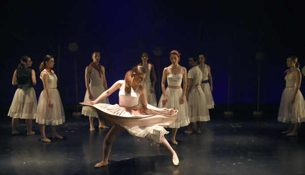 Aukeran dantza taldeak 20. urteurrena ikuskizun berriarekin ospatuko du Aukeran dantza taldeak 20. urteurrena ikuskizun berriarekin ospatuko du