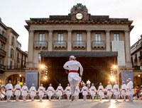 Baiona, Boise, Gasteiz, Donostia eta Bilbo: dantza ekitaldiak hiriburuetako festetan Baiona, Boise, Gasteiz, Donostia eta Bilbo: dantza ekitaldiak hiriburuetako festetan