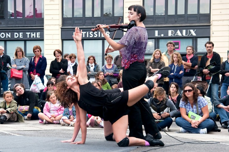 Balantze pozgarriarekin itxi du Dantza Hirian-ek bere bosgarren edizioa