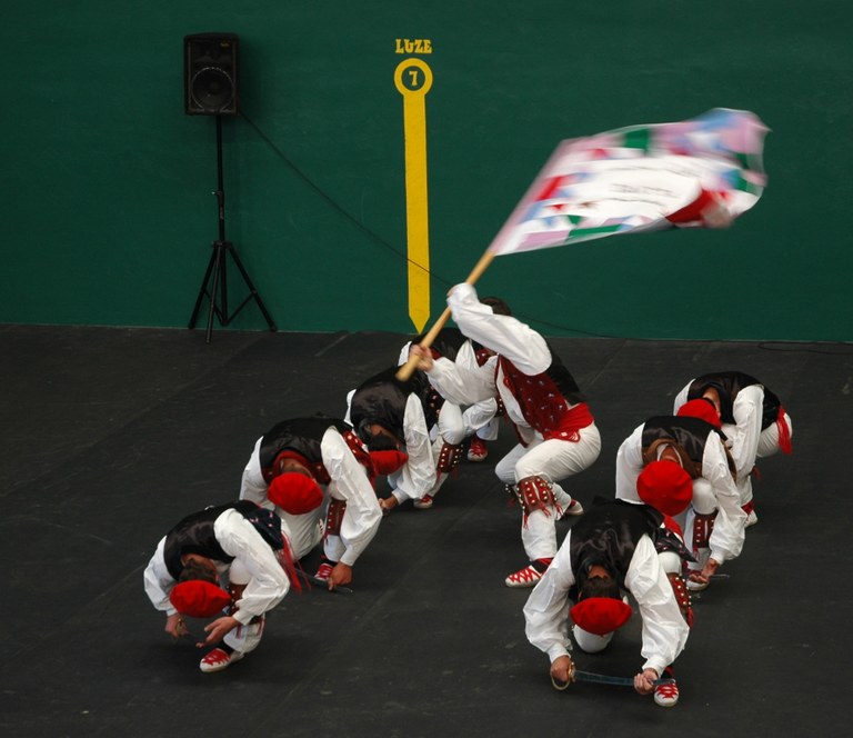 Dantza tradizionalaren alde lan egiten duten taldeen eta pertsonen lana eskertuko du Bizkaiko Dantzarien Biltzarrak