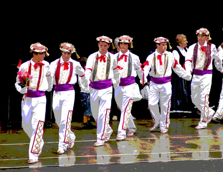 Bi harriz lau xori jaialdia Biarritzen