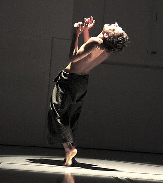 Igor Urzelai, Budapest eta London artean dantzan