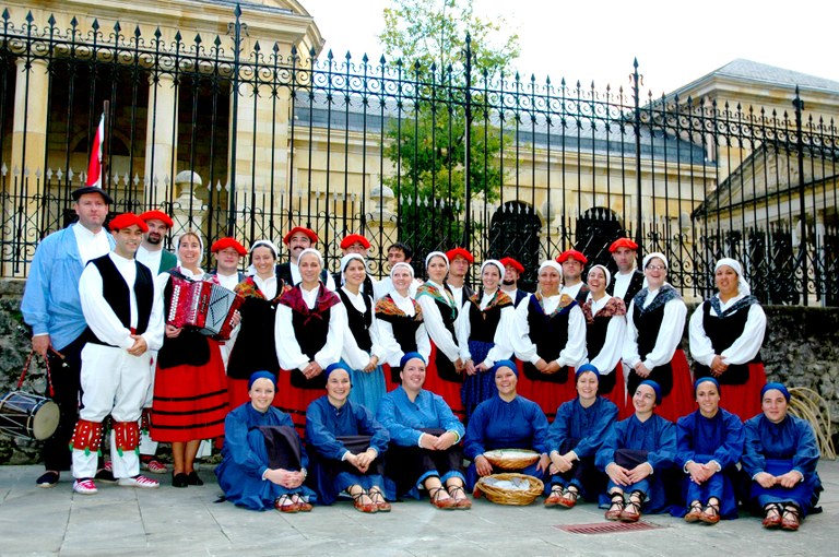 Boiseko Oinkari dantzari taldea Euskal Herrian izango da datozen egunotan