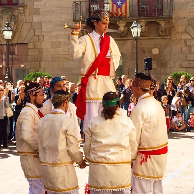 Kataluniako lehen ezpata-dantza berreskuratu dute Cerveran