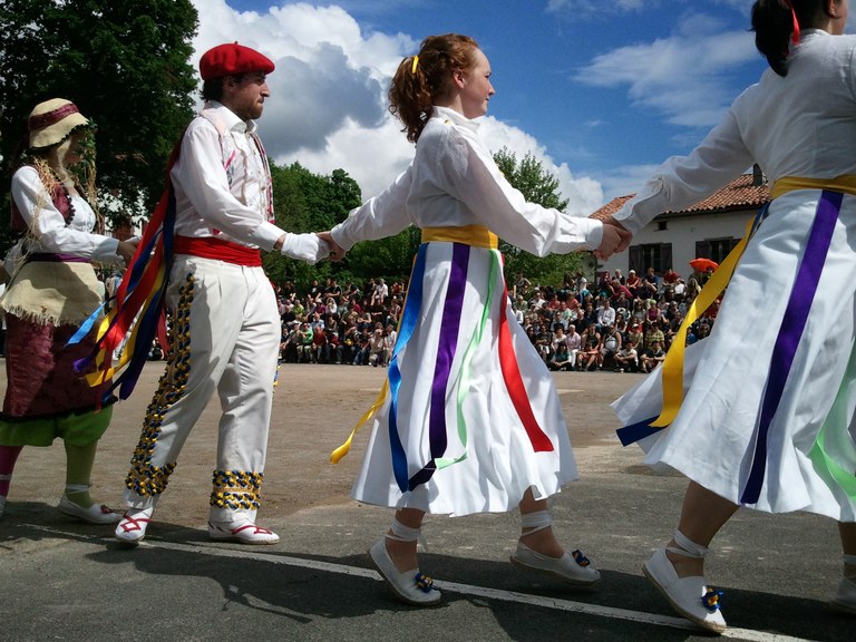 Eltziego, Antzuola, Leitza, Zubieta, Baigorri eta Deustuko taldeak Dantza Agerketan