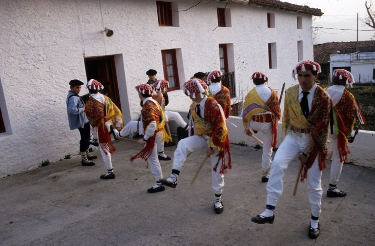 Dantza Auñamendi Eusko Entziklopedian - Zerrenda