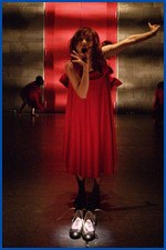 Dantza emanaldiak, mahai inguruak eta erakusketak dFerian