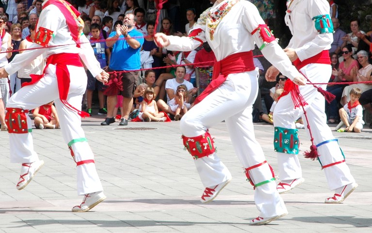 Dantza eta folklorea hizpide NDB-ren 2015eko hitzaldi zikloan