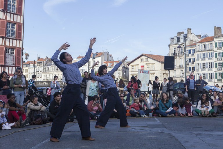 Dantzak gizarte kohesiorako duen indarra aldarrikatuz dator Dantza Hirian 2016