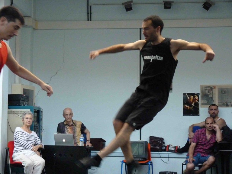 Dantza Hirian jaialdiak 7. aterpean programaren deialdia egin du