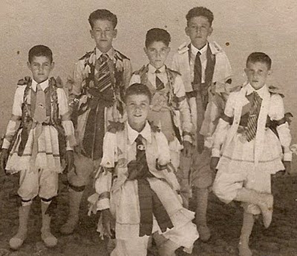 Dantza, paloteoa eta Mairuaren sarrera Ampudian