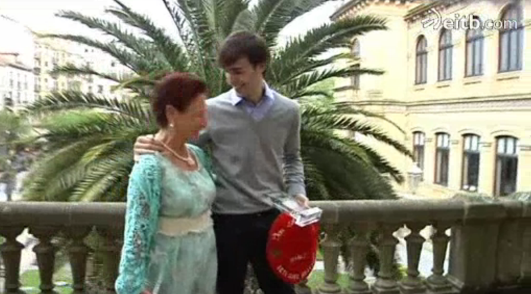 Dantza Sariak jaso dituzte Ion Agirretxek eta Elvira Ubiernak