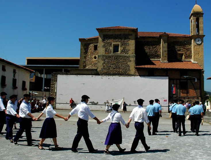 Dantza-soka Zubietan Santiago egunean
