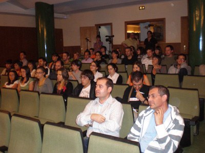 Dantza taldeak etorkizunean mahai ingurua (audioa)