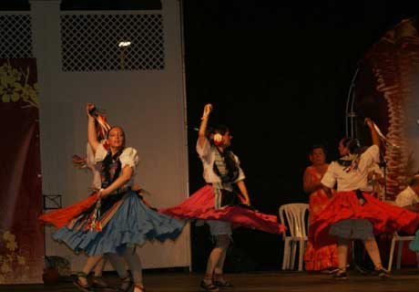 Dantza tradizionalean espezialista unibertsitate titulua Madrilen Dantza tradizionalean espezialista unibertsitate titulua Madrilen