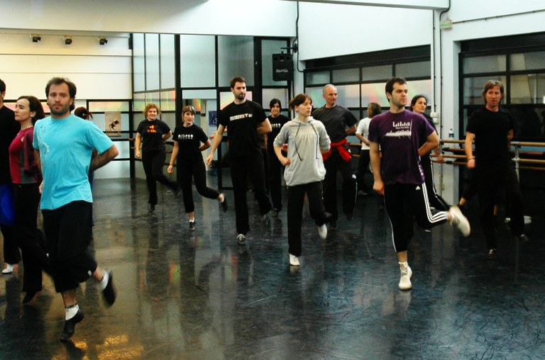 Dantzan Ikasiren eskaintza berria: Ingurutxoak, haur folklorea, dantza eta musika