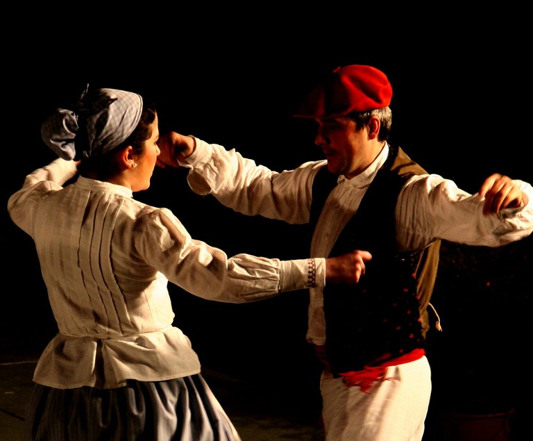 Dantzan Ikasi: dantza tradizionalaren formakuntzan eragiteko ekimena