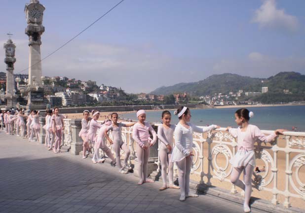 Dantzaren hilabetea 2013