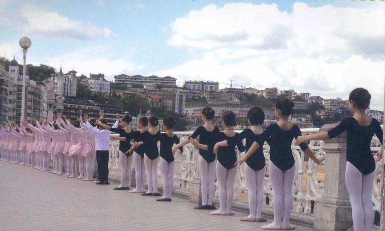 Dantzaren hilabetea Gipuzkoan