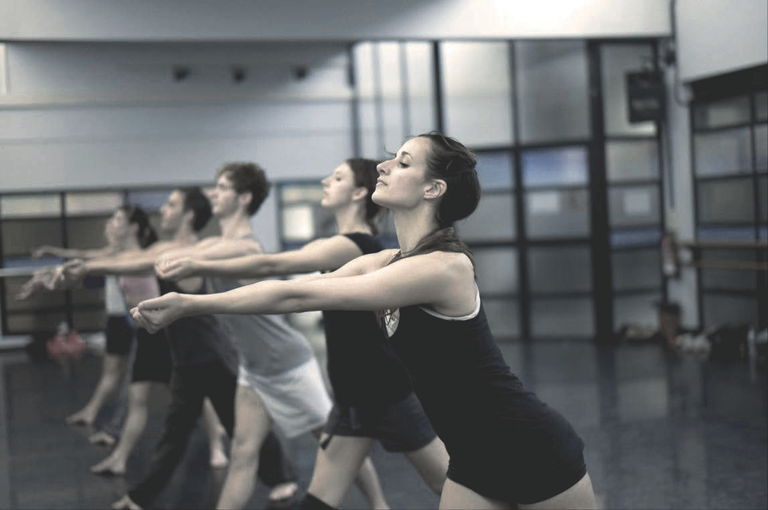 Dantzategia: Auzoarekin dantzatzen