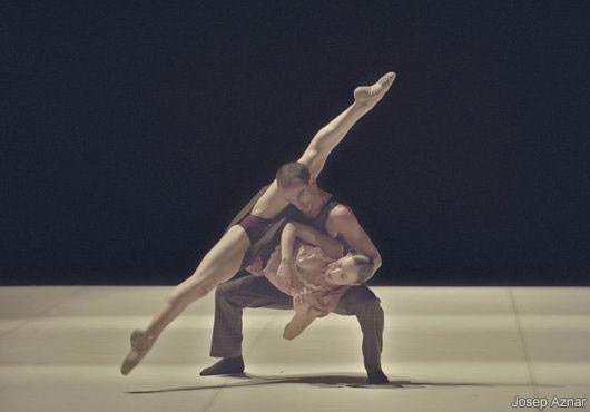 Dantzaz beteriko Bilboko gau zuria Dantzaz beteriko Bilboko gau zuria