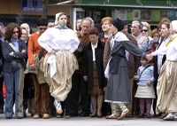 Deustuko andreen aurreskua plazan eta sarean Deustuko andreen aurreskua plazan eta sarean