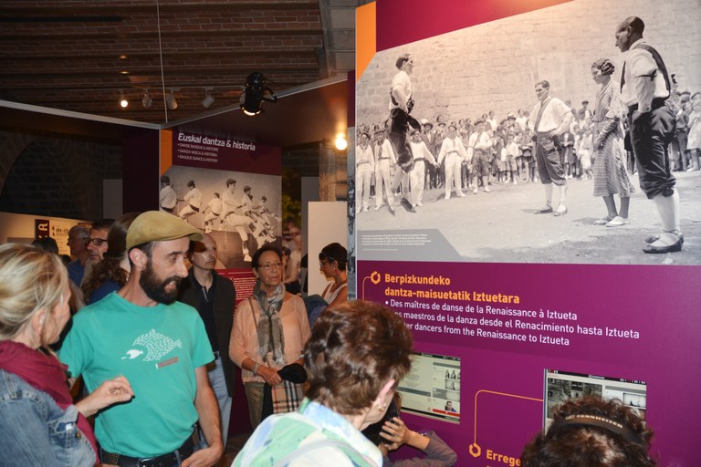 Donapaleura iritsi da Soka erakusketa