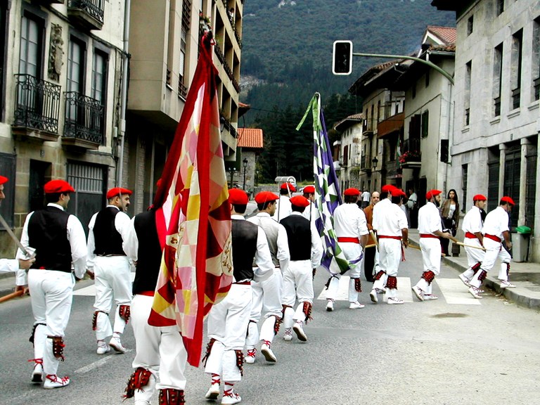 Durangaldeko ezpata-dantzari eguna Abadiñon ospatuko da bihar