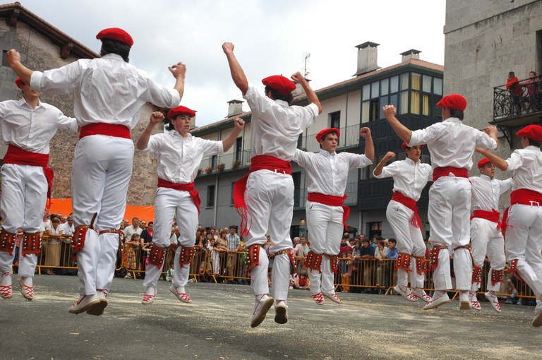 Berastegiko San Juan dantzen ikastaroa antolatu du EDBk