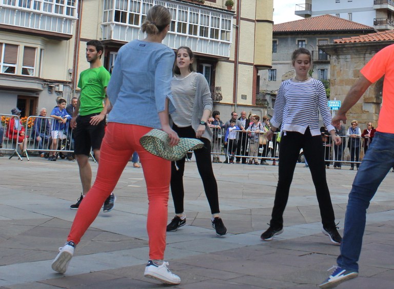 Gazte Topaketak antolatu ditu EDBk dantzari gazteak ahaldundu asmoz