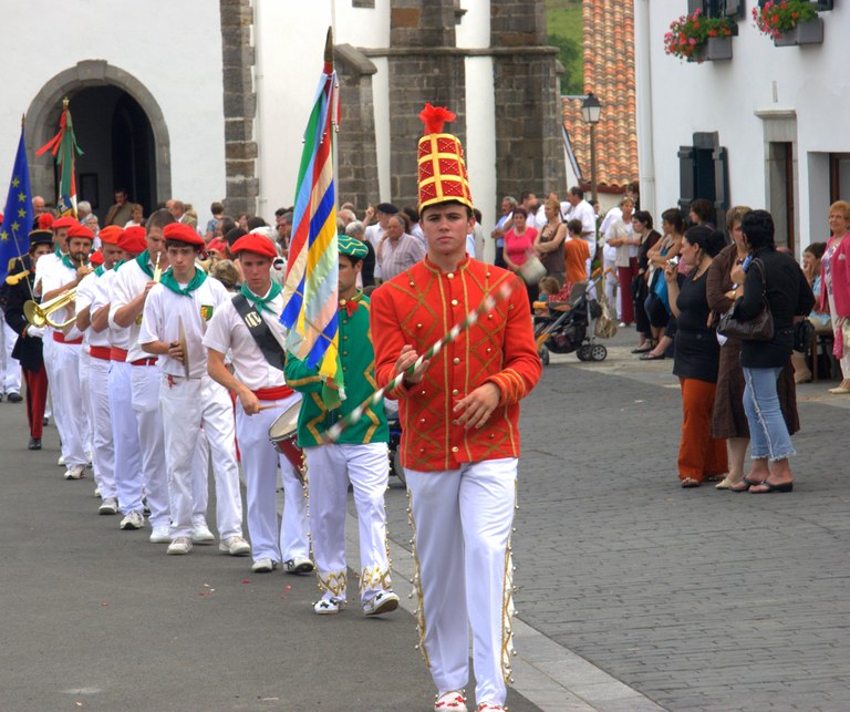 Zuberoako dantza-maisuak, Besta Berri eta Lapurdiko kaskarotei buruzko inbentario fitxak egin dituzte